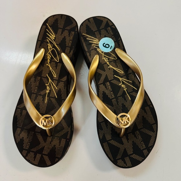 Michael Kors Jet Set Signature flip-flops with brown/gold logo, made of rubber, - Picture 7 of 8